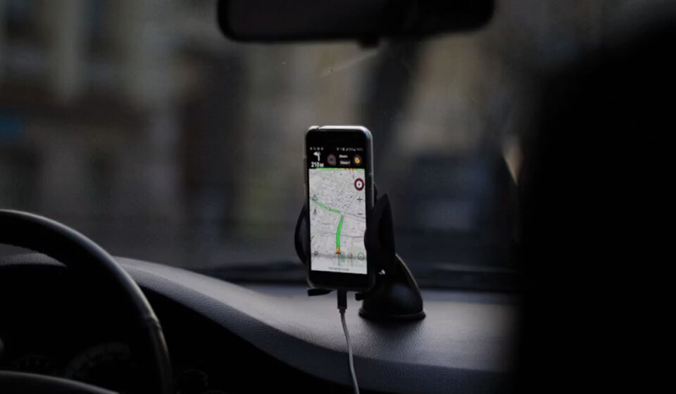 Apple CarPlay Offline Maps